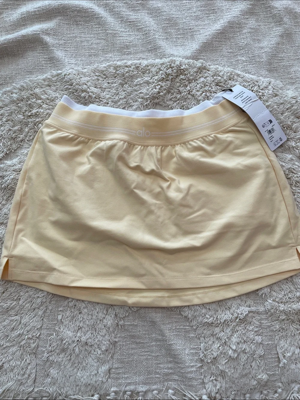 NWT Alo Yoga Airbrush better together tennis skirt sz medium candlelight yellow